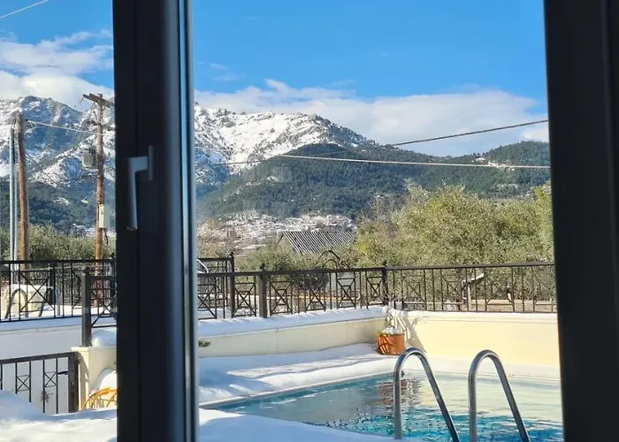 Arsenoi's Pool Willa
