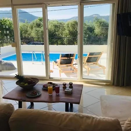 Arsenoi's Pool Villa *