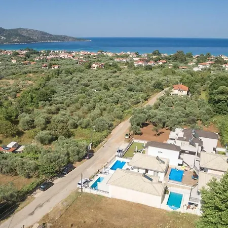 Arsenoi's Pool Villa *