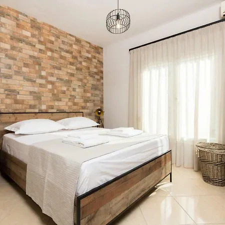 Arsenoi's Pool * سكالا بوتامياس